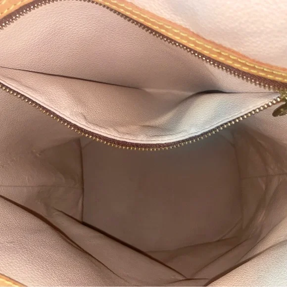 Authentic Louis Vuitton GM Bucket Bag 🥳 - Picture 4 of 15